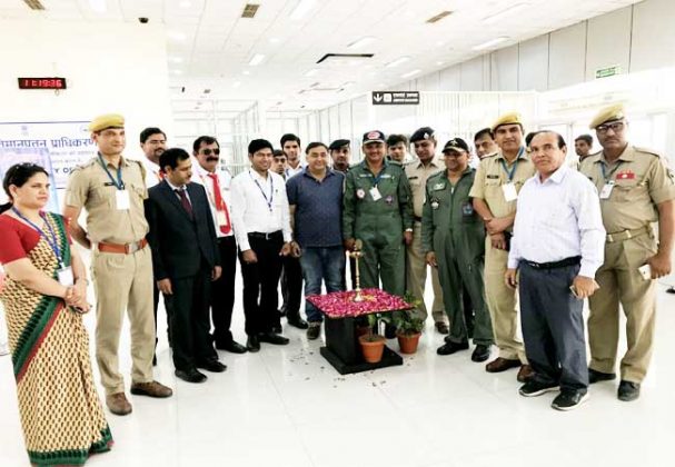 बीकानेर के नाल एयरपोर्ट पर हवाई सेवा की शुरूआत के अवसर पर उपस्थित अधिकारी।