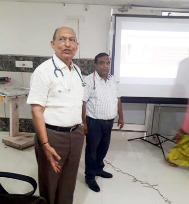डॉ. श्याम अग्रवाल हॉस्पीटल एंड रिसर्च सेंटर में संगोष्ठी को संबोधित करते डॉ. महेश शर्मा।