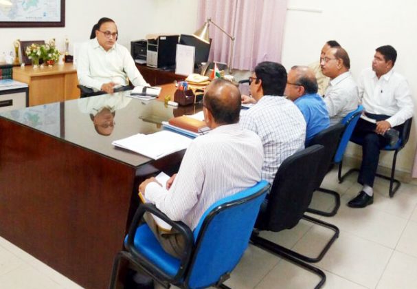 शासन सचिवालय में शनिवार को आयोजित विभागीय बैठक को संबोधित करते जलदाय विभाग के प्रमुख शासन रजत कुमार मिश्र।