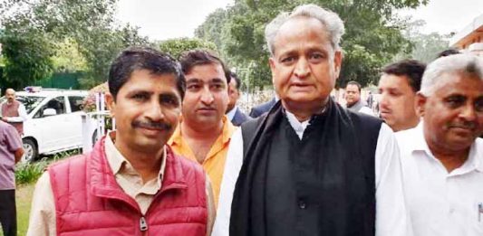 HariVallbha Kalla With CM Ashok Gehlot