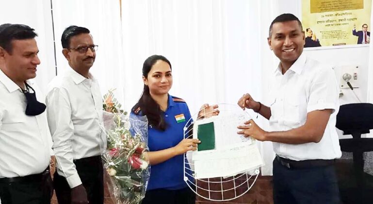 Divisional Commissioner Neeraj K. Pawan handing over the allotment letter of agricultural land to international shooter Apurvi Chandela in Bikaner.