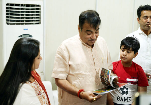 Ruchika Joshi With Minister Nitin Gadkari