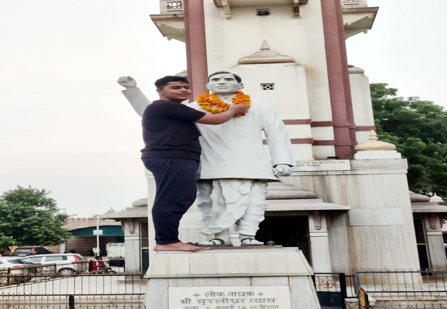 Statue of Lok Nayak Murlidhar Vyas Railway Station Bikaner