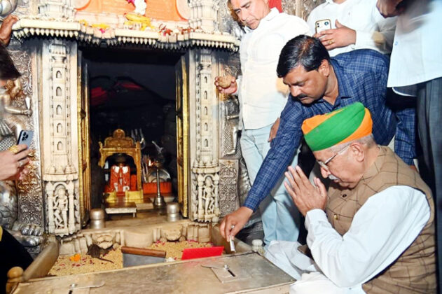Arjunram Meghwal visiting Karni Mata Deshnok temple