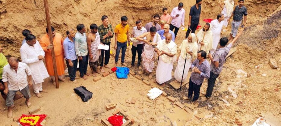 Laying the foundation stone of Chandraprabhu Jain temple