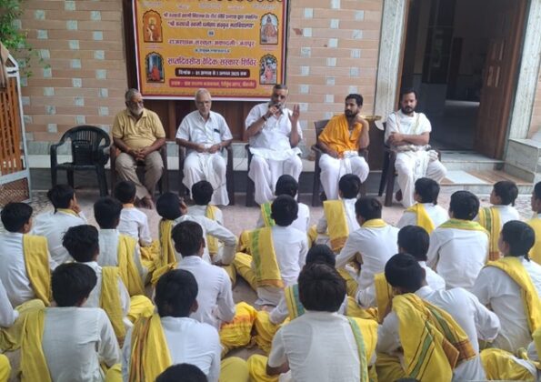 Pandit Rajendra Kiradu Famous Yagyacharya