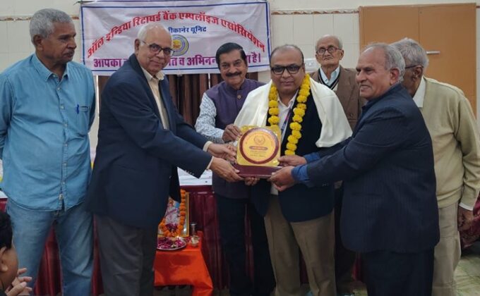 Retired bankers celebrated the foundation day with a ceremony.