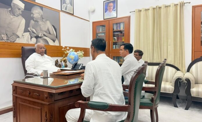 Bikaner District Congress (Rural) President Bishnaram Siyag met Congress National President Mallikarjun Kharge